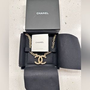 Chanel gold necklace